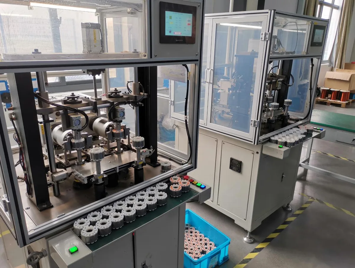 Two automatic winding stations with wound stators on the motor line